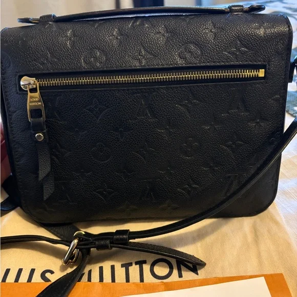 Louis Vuitton Black Women's Bag - Picture 3 of 13